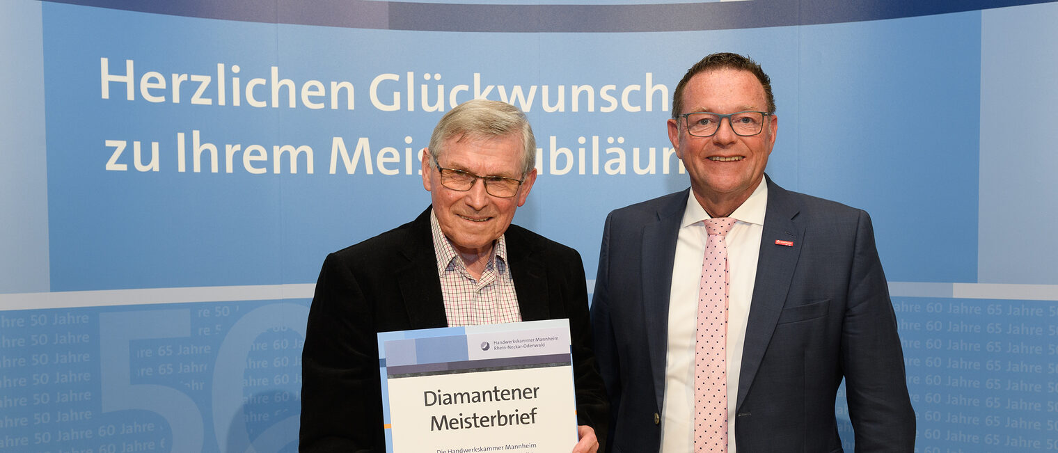 Überreichung des Ehrenmeisterbriefes durch Herrn Hofmann