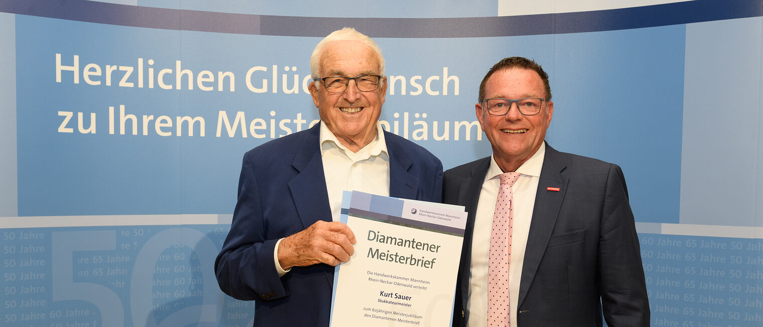 Überreichung des Ehrenmeisterbriefes durch Herrn Hofmann