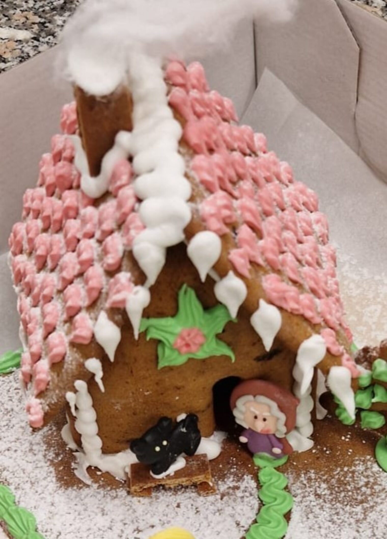 Ein dekoriertes Lebkuchenhaus