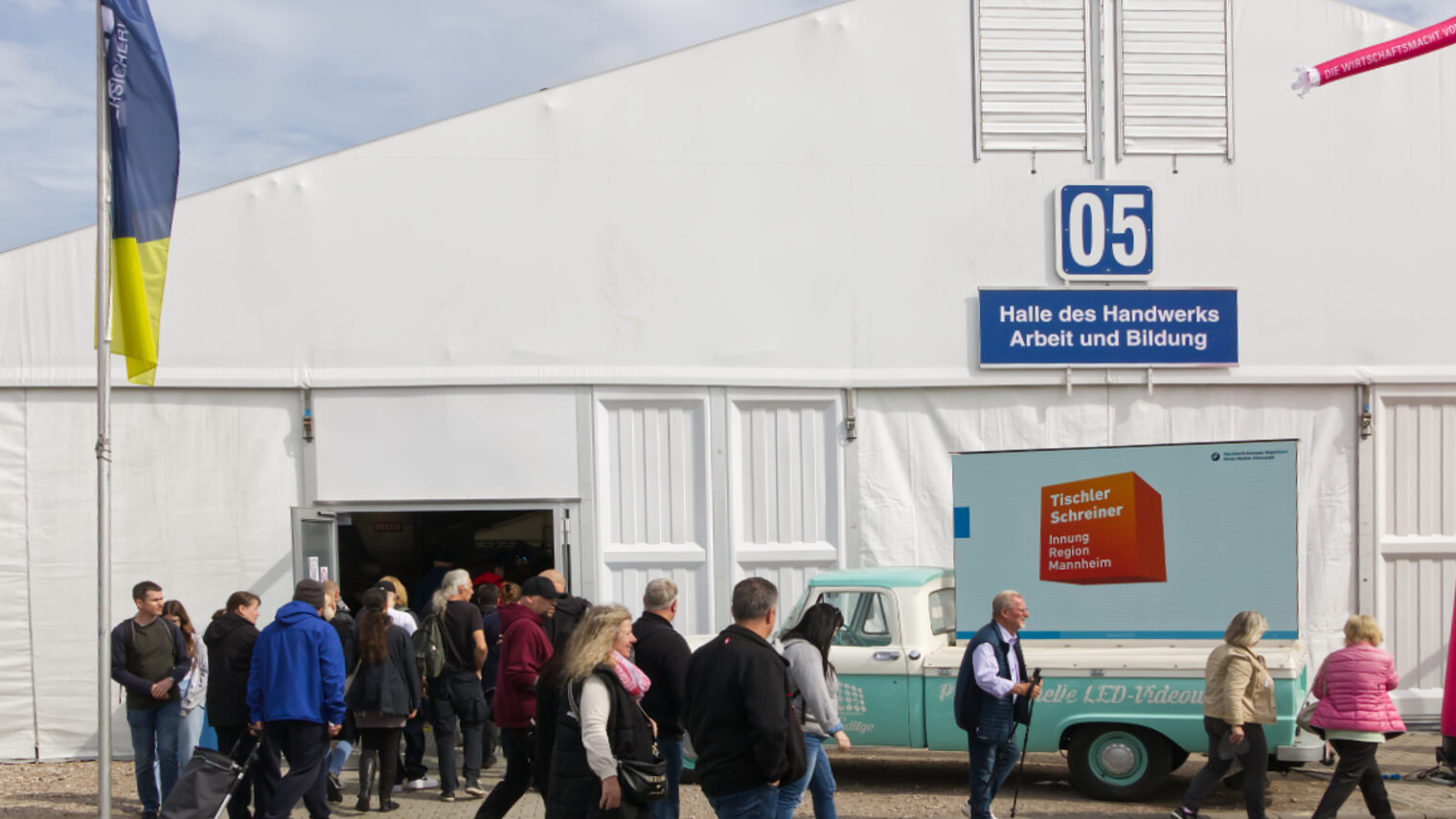 Halle 5 auf dem Maimarkt 2025 - Halle des Handwerks