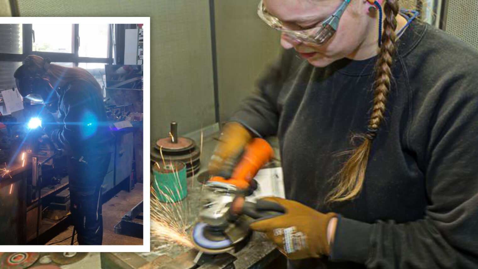 Eine Frau mit der Flex am bearbeiten eines Metallstücks im Schraubstock
