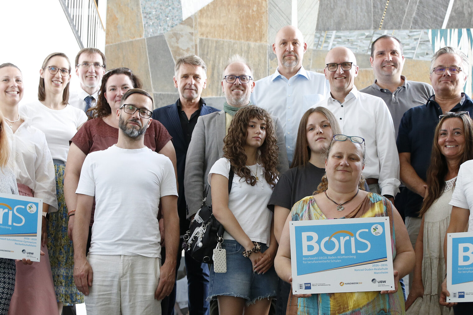 Drei Schulen der Region wurden in der Handwerkskammer in Mannheim für ihre vorbildlichen Leistungen im Zuge der Berufsorientierung mit dem BoriS-Berufswahl-Siegel ausgezeichnet.