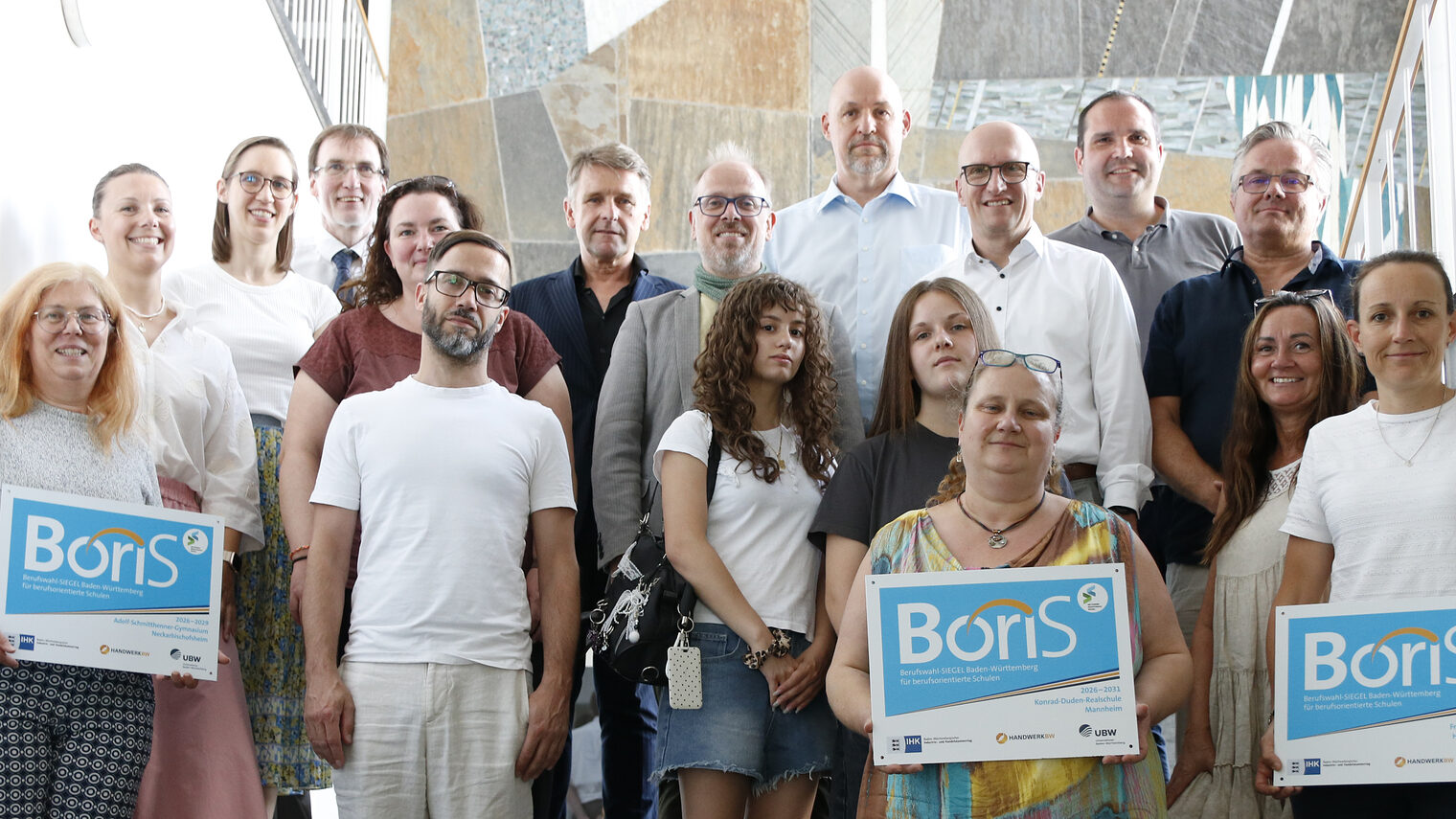 Drei Schulen der Region wurden in der Handwerkskammer in Mannheim für ihre vorbildlichen Leistungen im Zuge der Berufsorientierung mit dem BoriS-Berufswahl-Siegel ausgezeichnet.