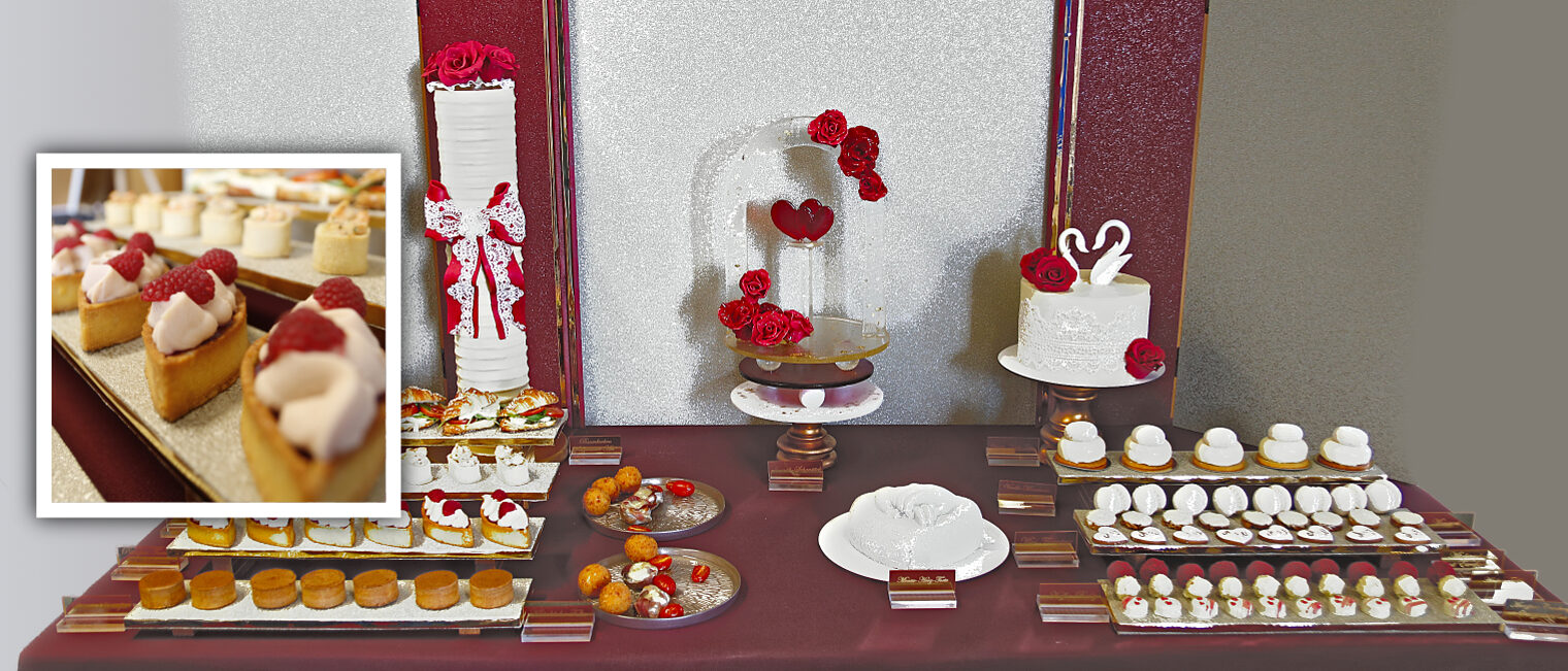 Konditoren-Buffet „Royal Wedding": weißer Baumkuchen mit Rosendekor, Glas-Schaustück mit roten Rosen und Herz, Hochzeitstorte mit Schwanenpaar, herzförmige Pralinen und Mini-Torten; im Ausschnitt Törtchen mit Beeren und Sahne.